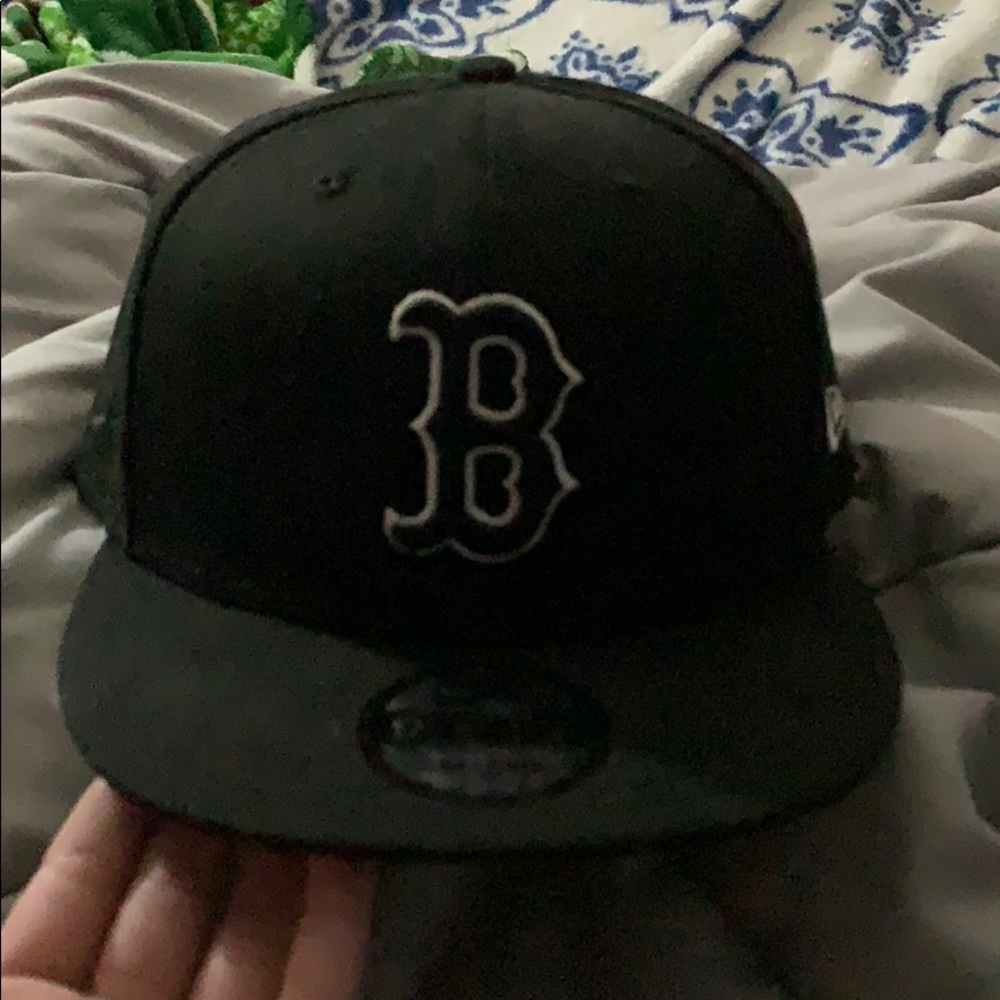 B snapback hat